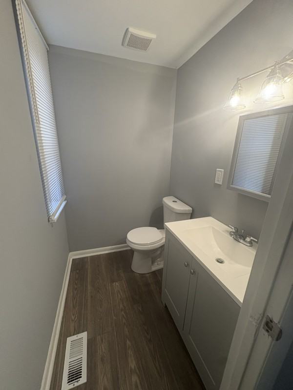 1520 Argyle Ave - Photo 5 of 17