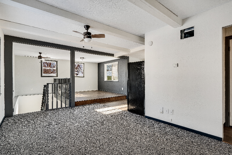 731 E Division St - Photo 2 of 18