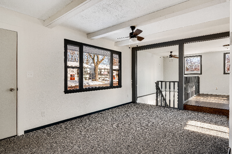 731 E Division St - Photo 3 of 18