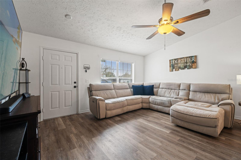 6621 W Robin Ln - Photo 6 of 20