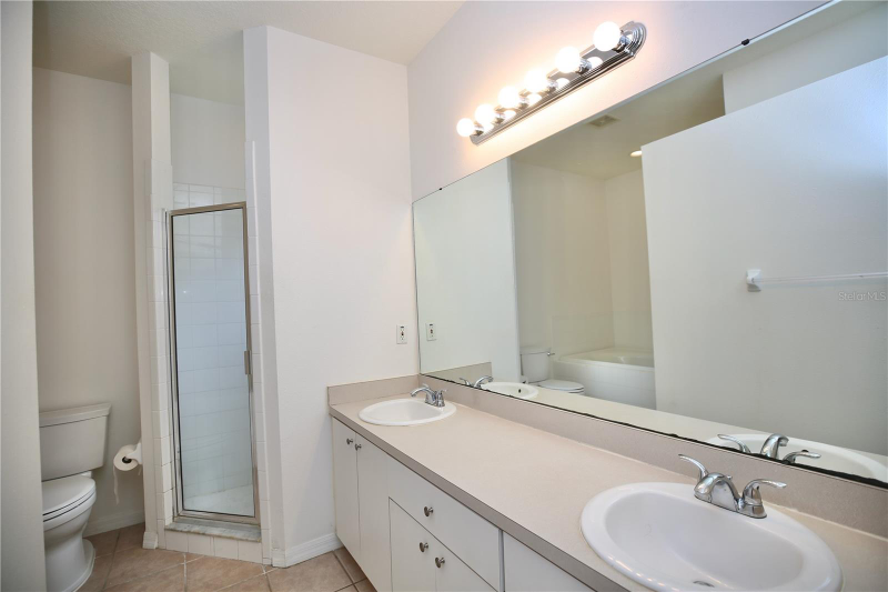 24421 Breezy Oak Ct - Photo 4 of 20