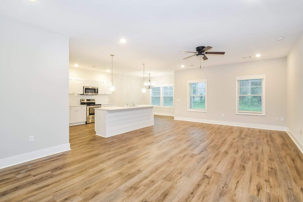 1053 Autumns Wood Cir E - Photo 2 of 24