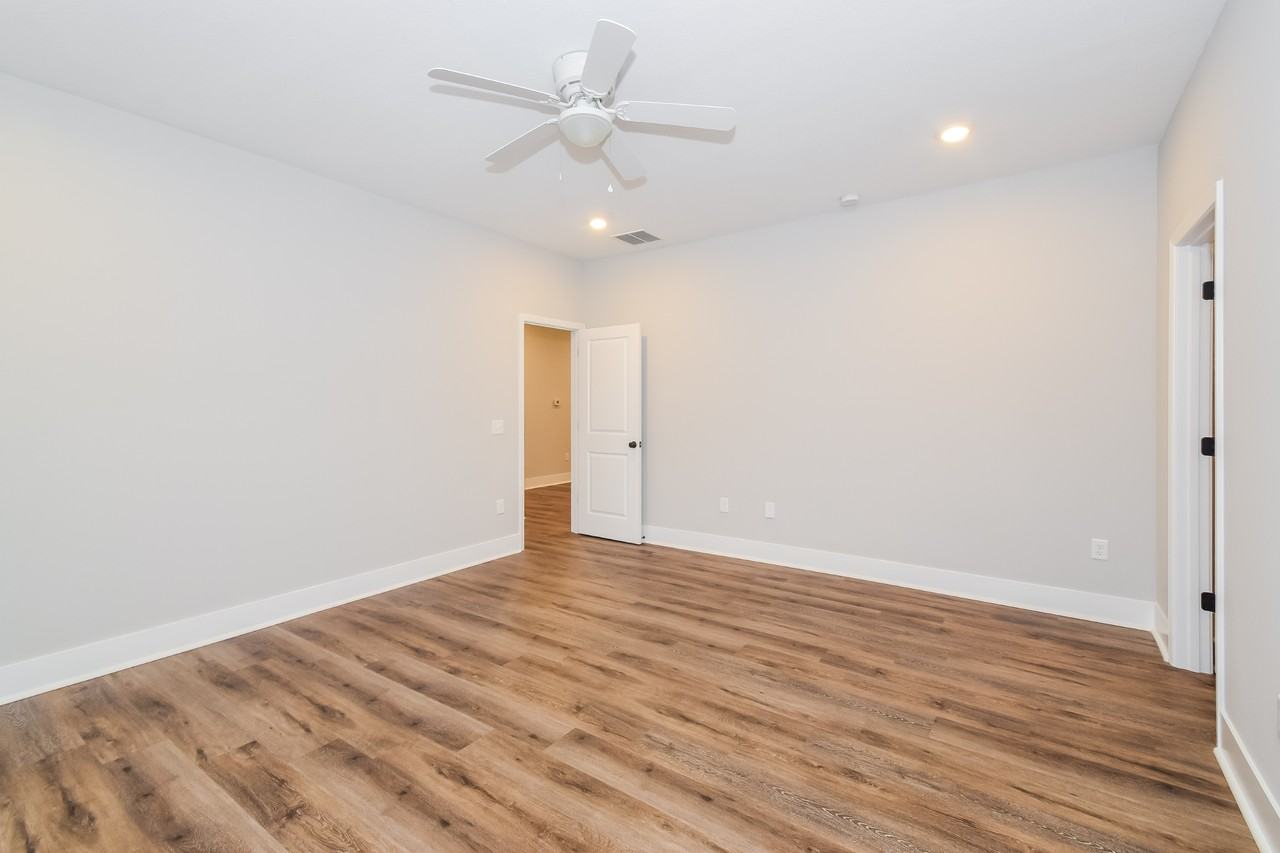 1053 Autumns Wood Cir E - Photo 7 of 24