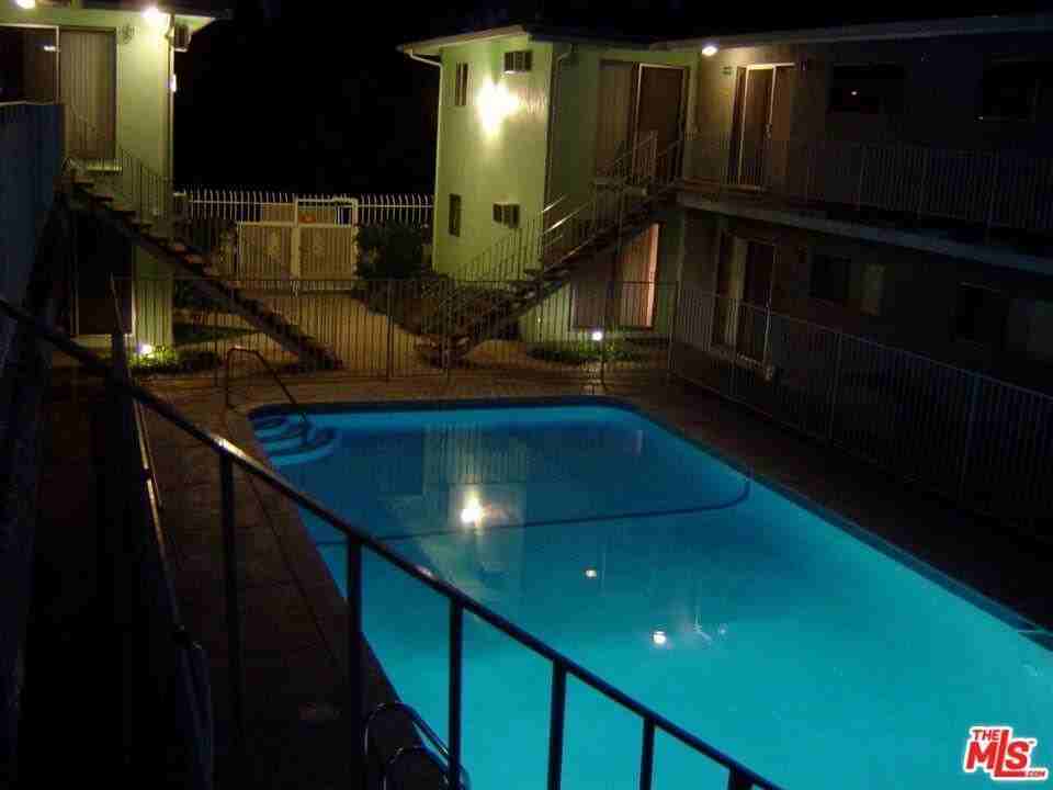 1250 N Mentor Ave ##4 - Photo 2 of 4