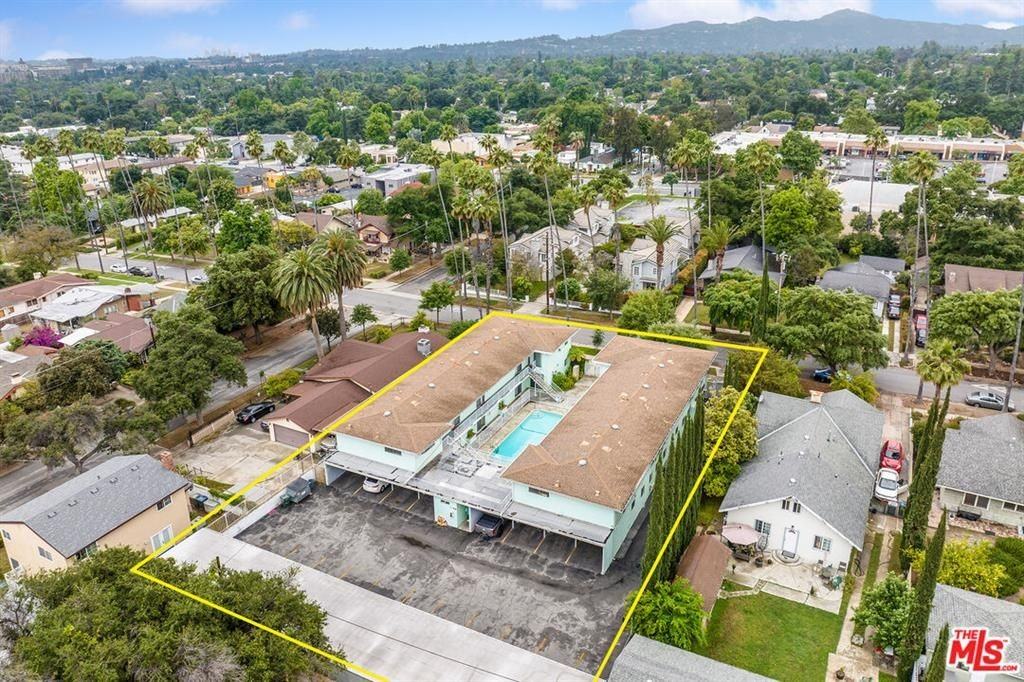 1250 N Mentor Ave ##4 - Photo 3 of 4