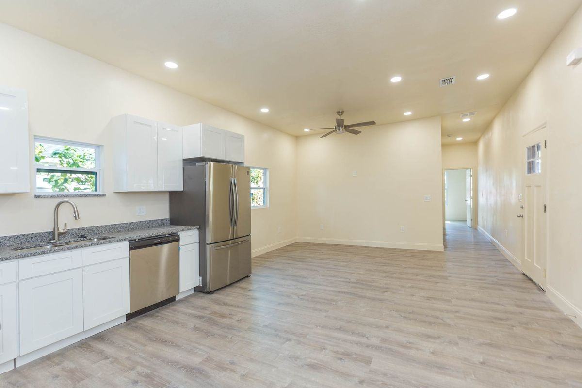 3008 N 17th St - Photo 2 of 3