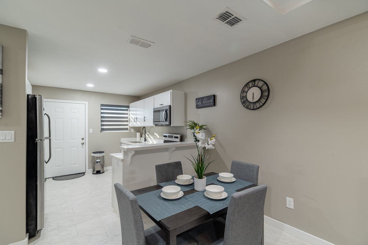 206 S Ridge Ln ##1 - Photo 2 of 10