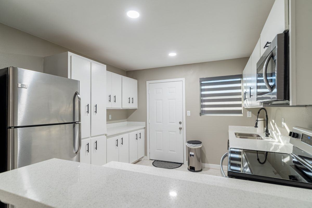 206 S Ridge Ln ##1 - Photo 3 of 10