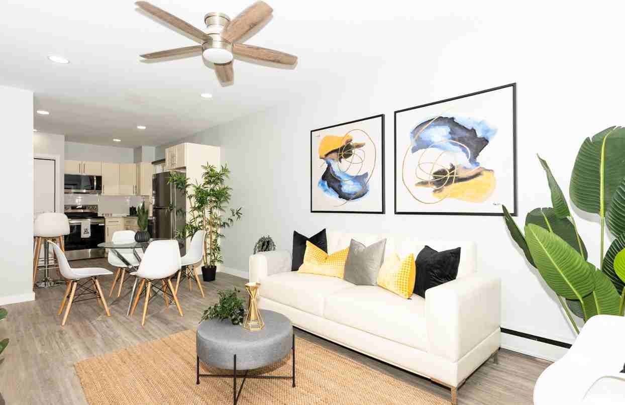 567 Warsaw Avenue - Photo 2 of 37