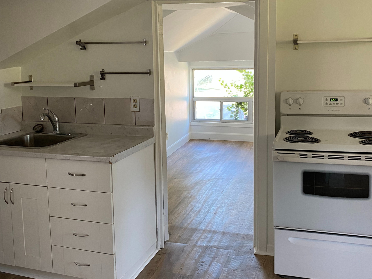 220 Gordon - Photo 3 of 7