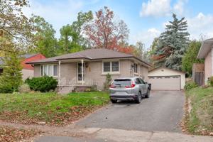 featured image of 178 Wellington St E