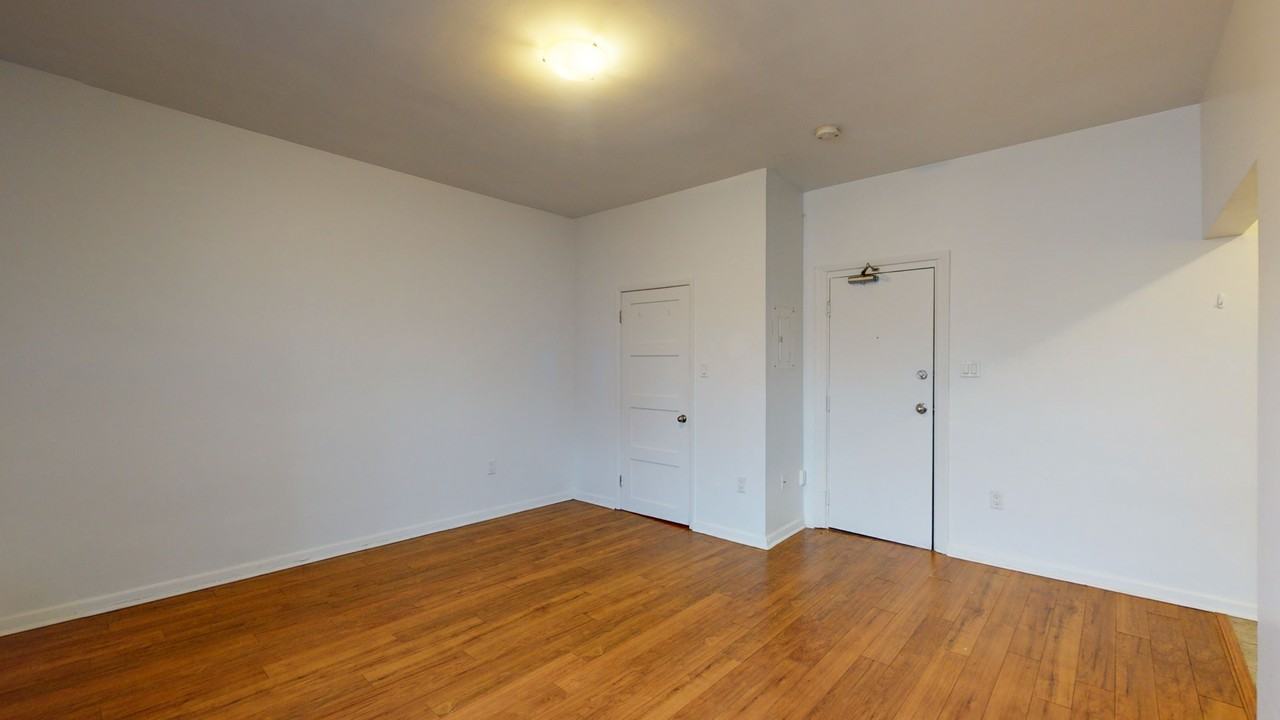 384 MacLaren St. - Photo 7 of 27