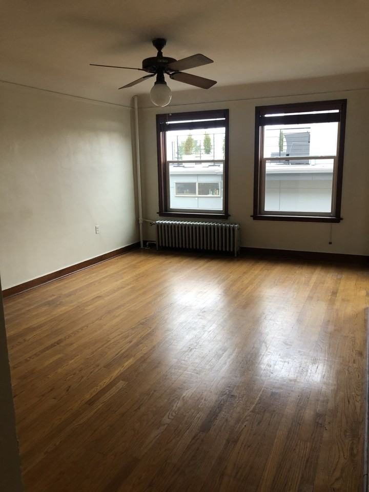 2124 California Ave Sw - Photo 2 of 7