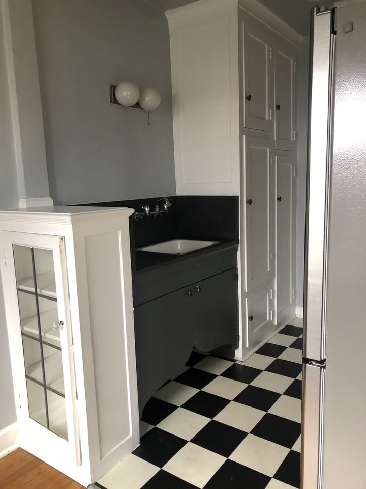 2124 California Ave Sw - Photo 4 of 7