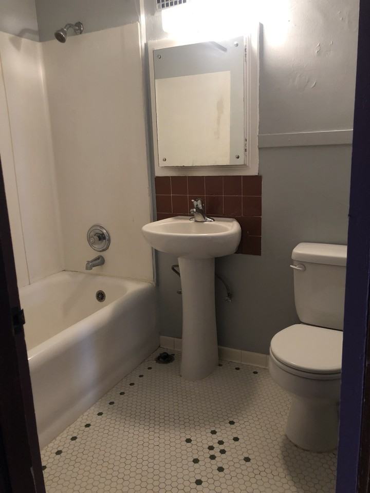 2124 California Ave Sw - Photo 5 of 7