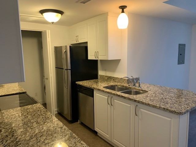 456 King Edward Ave #307 - Photo 5 of 13