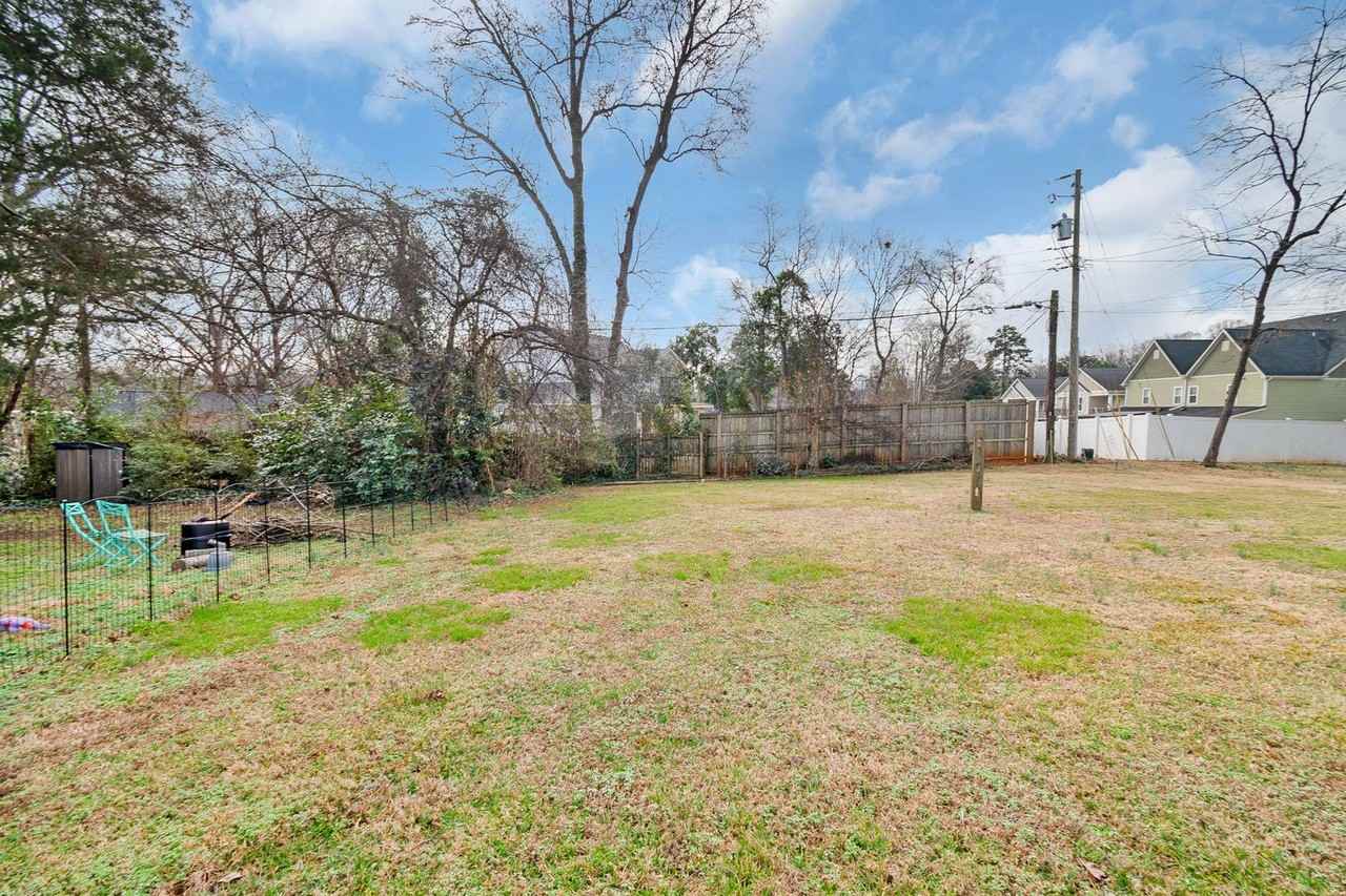 1318 Richmond Pl - Photo 5 of 24