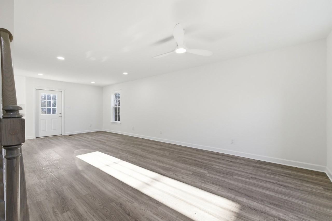 12617 James River Dr - Photo 3 of 23