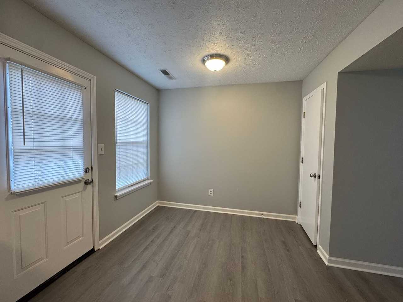 470 Three Springs Rd - Photo 4 of 12