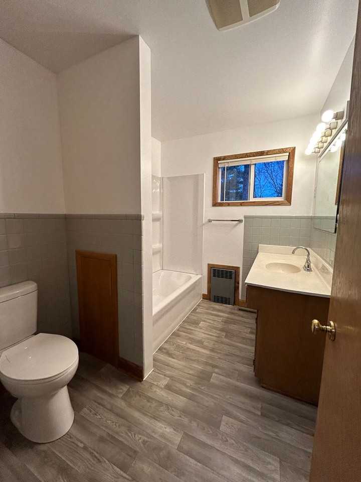 108 1st Ave Sw - Photo 7 of 9