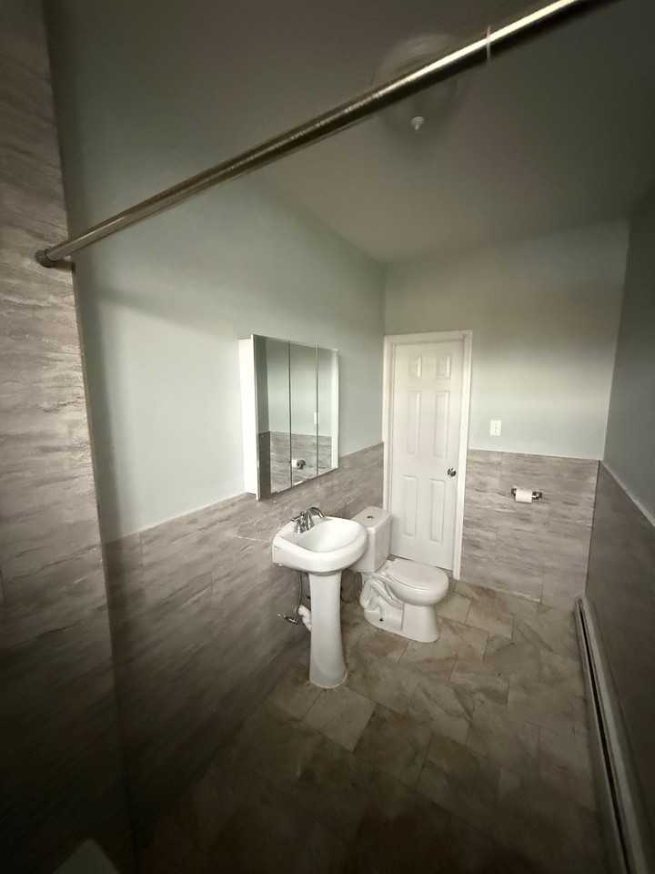 1221 Summit Ave #1221-3 - Photo 5 of 8