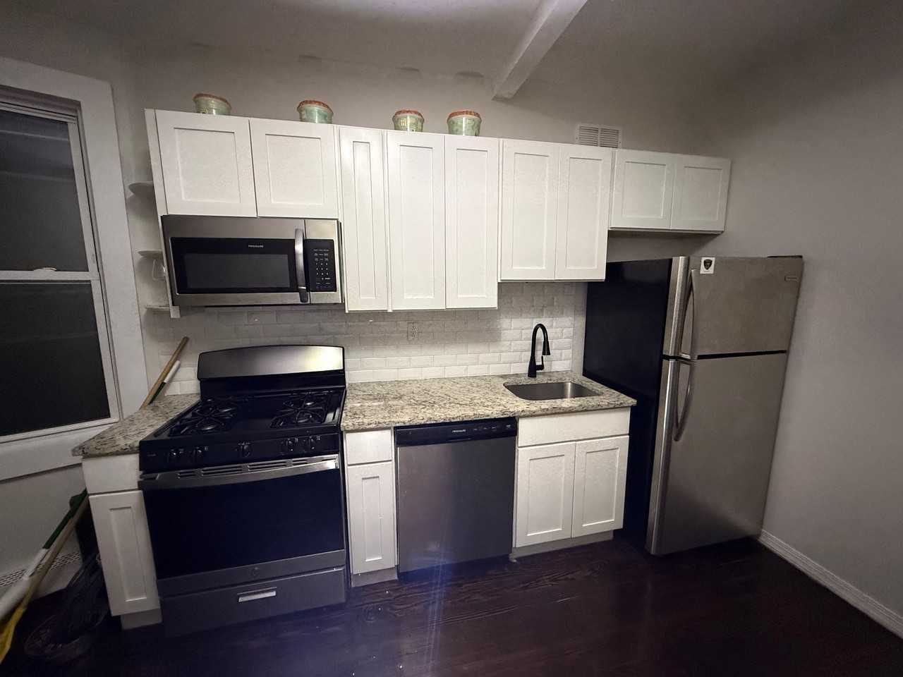 1221 Summit Ave #1221-3 - Photo 7 of 8