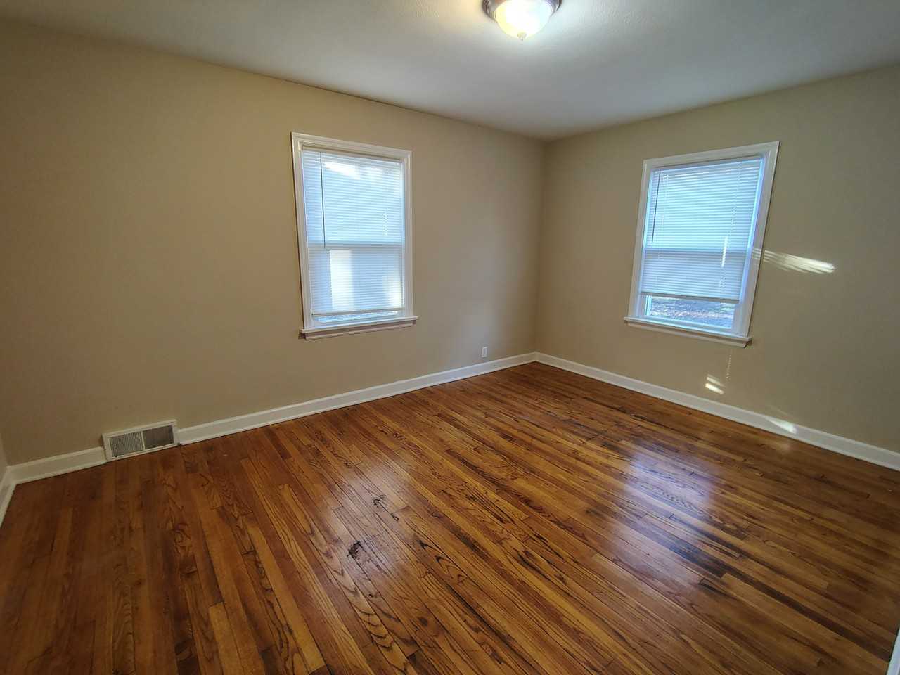 525 Saint Louis Ave #1 - Photo 5 of 10