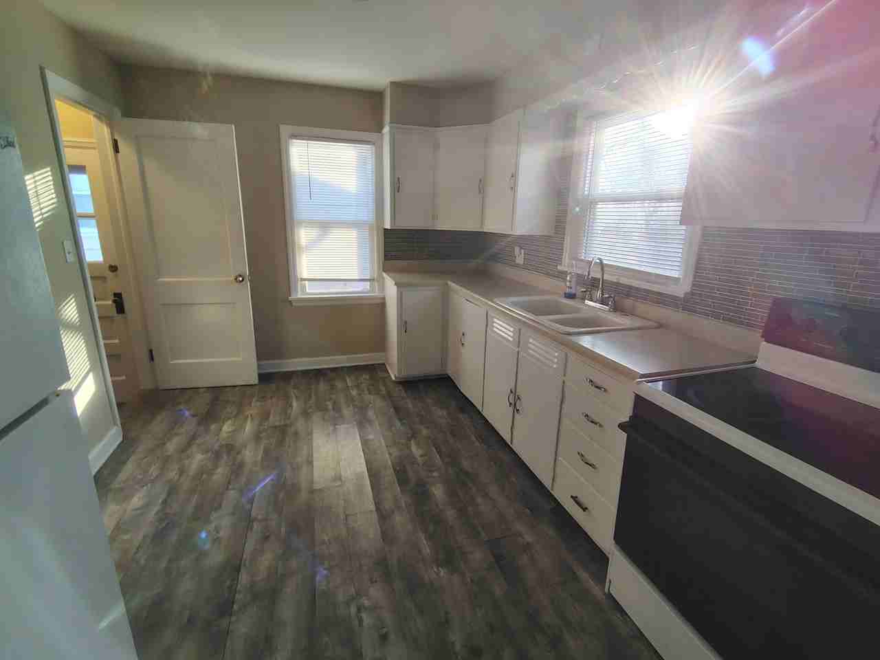 525 Saint Louis Ave #1 - Photo 7 of 10