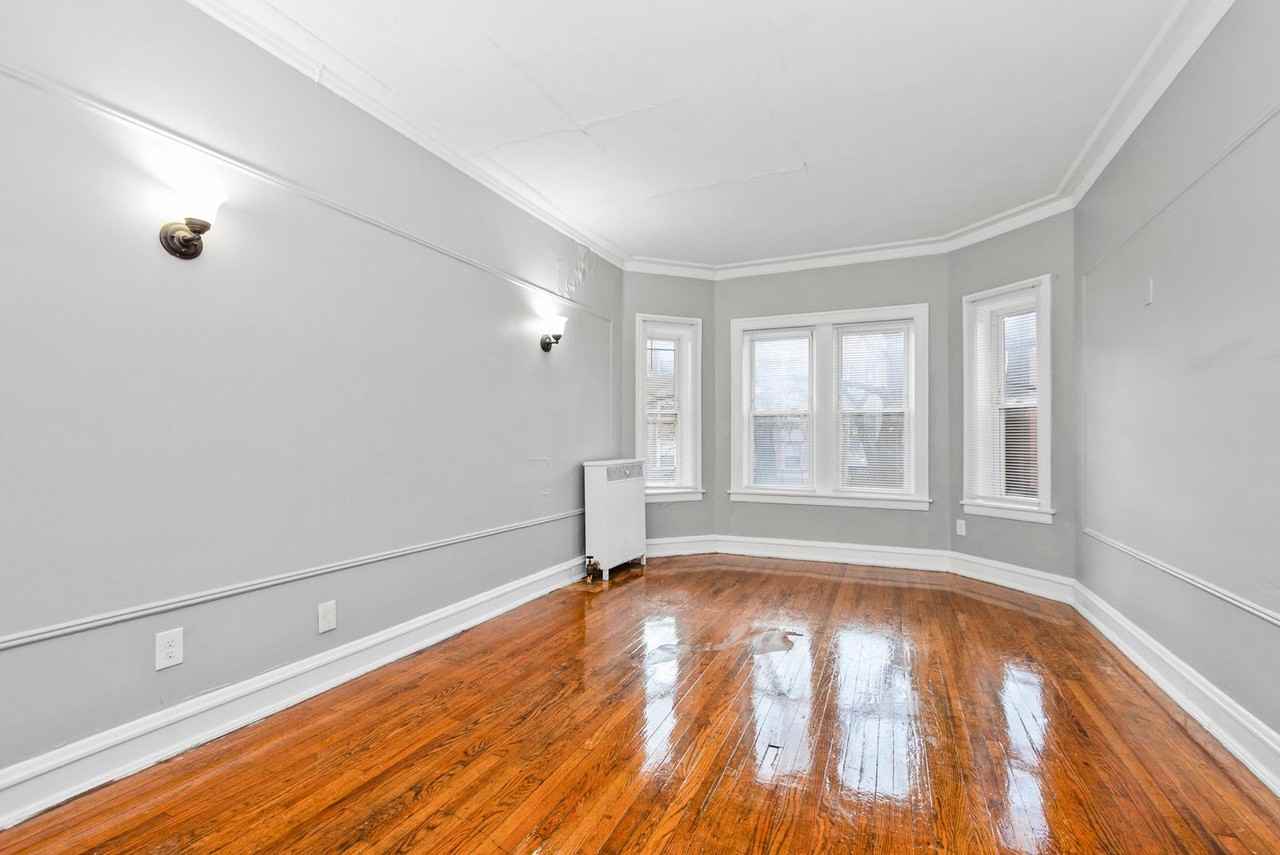 8139-8145 S Maryland Ave - Photo 3 of 15