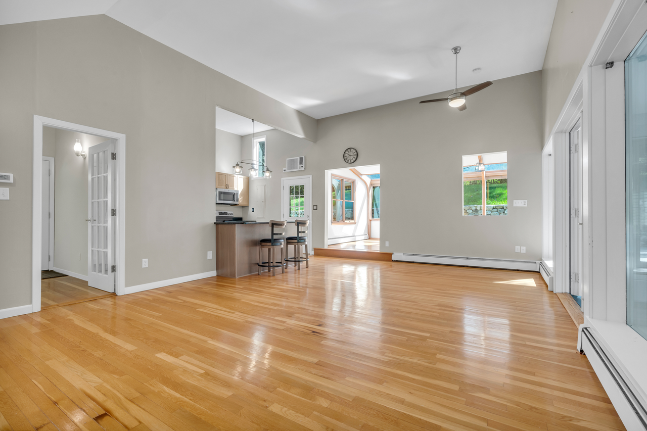 606A Springs Rd #1 - Photo 2 of 18