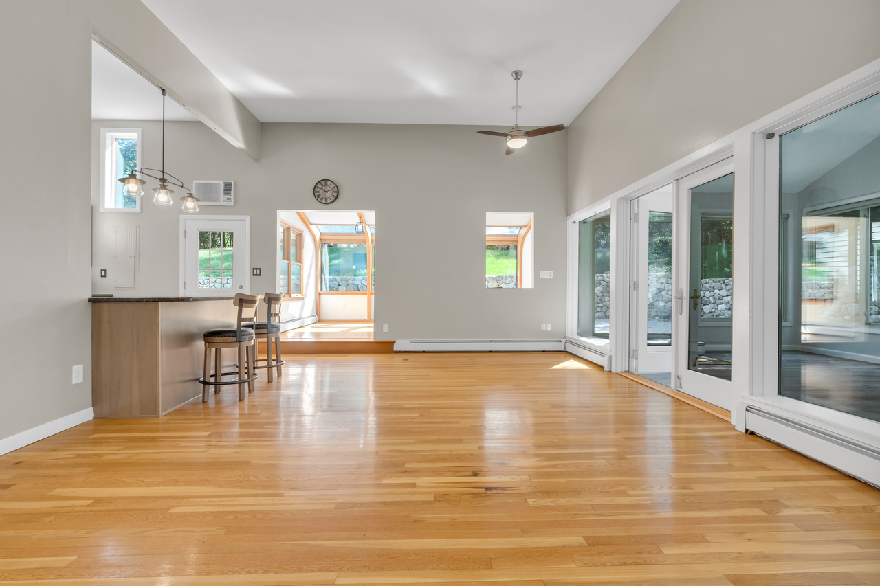 606A Springs Rd #1 - Photo 4 of 18