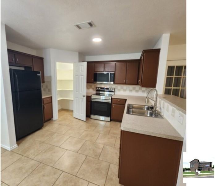 1111 Travis Cir - Photo 6 of 24