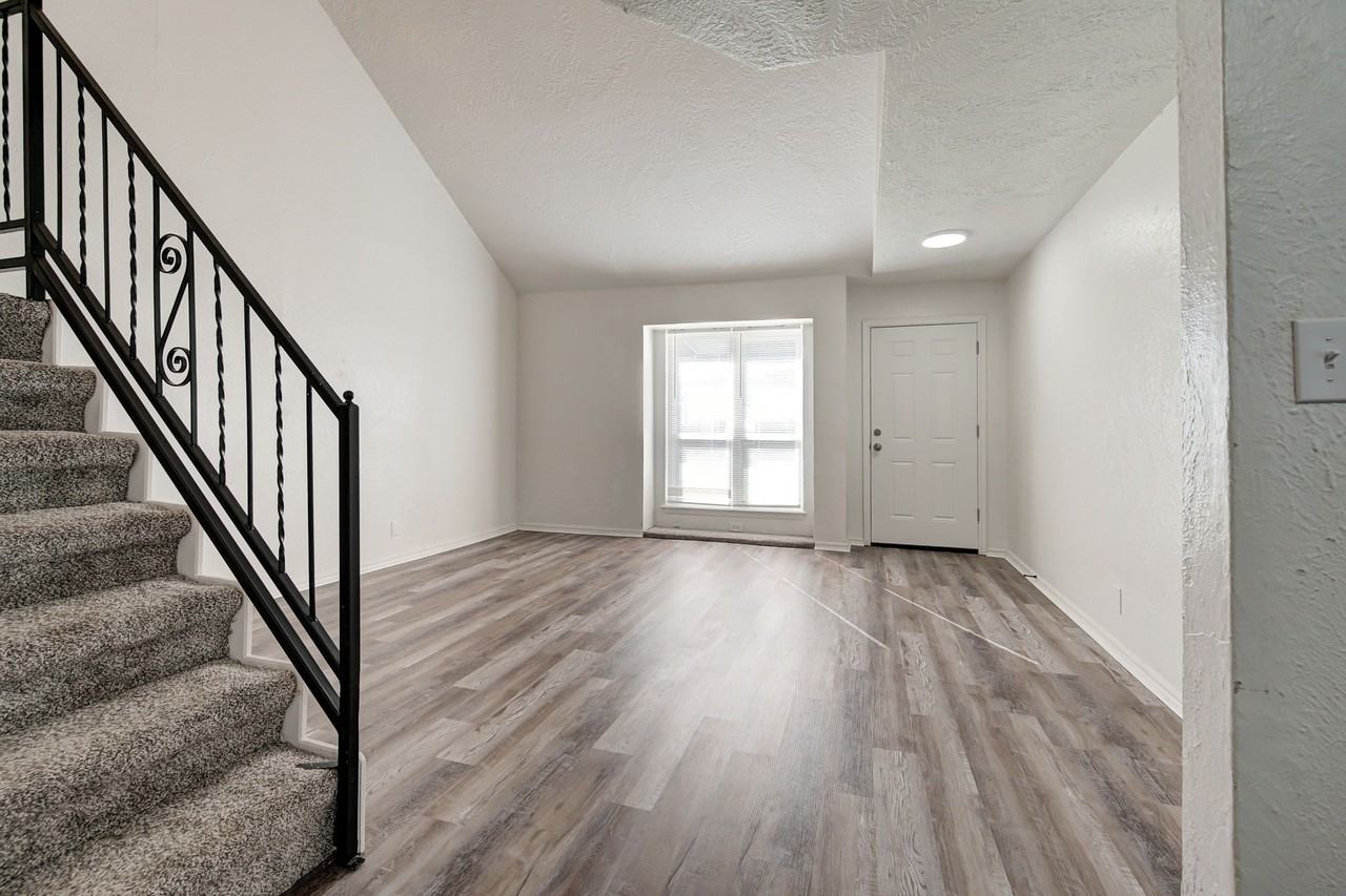 727 Vicksburg Ave #NA - Photo 2 of 50