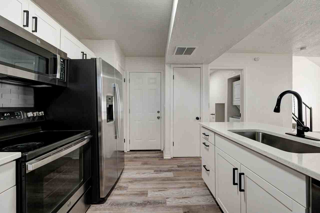 727 Vicksburg Ave #NA - Photo 6 of 50