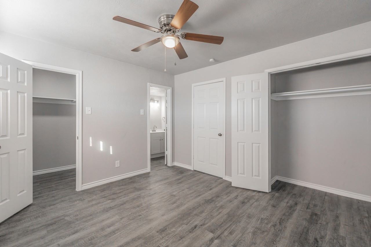 107 W Groves St #5 - Photo 3 of 4