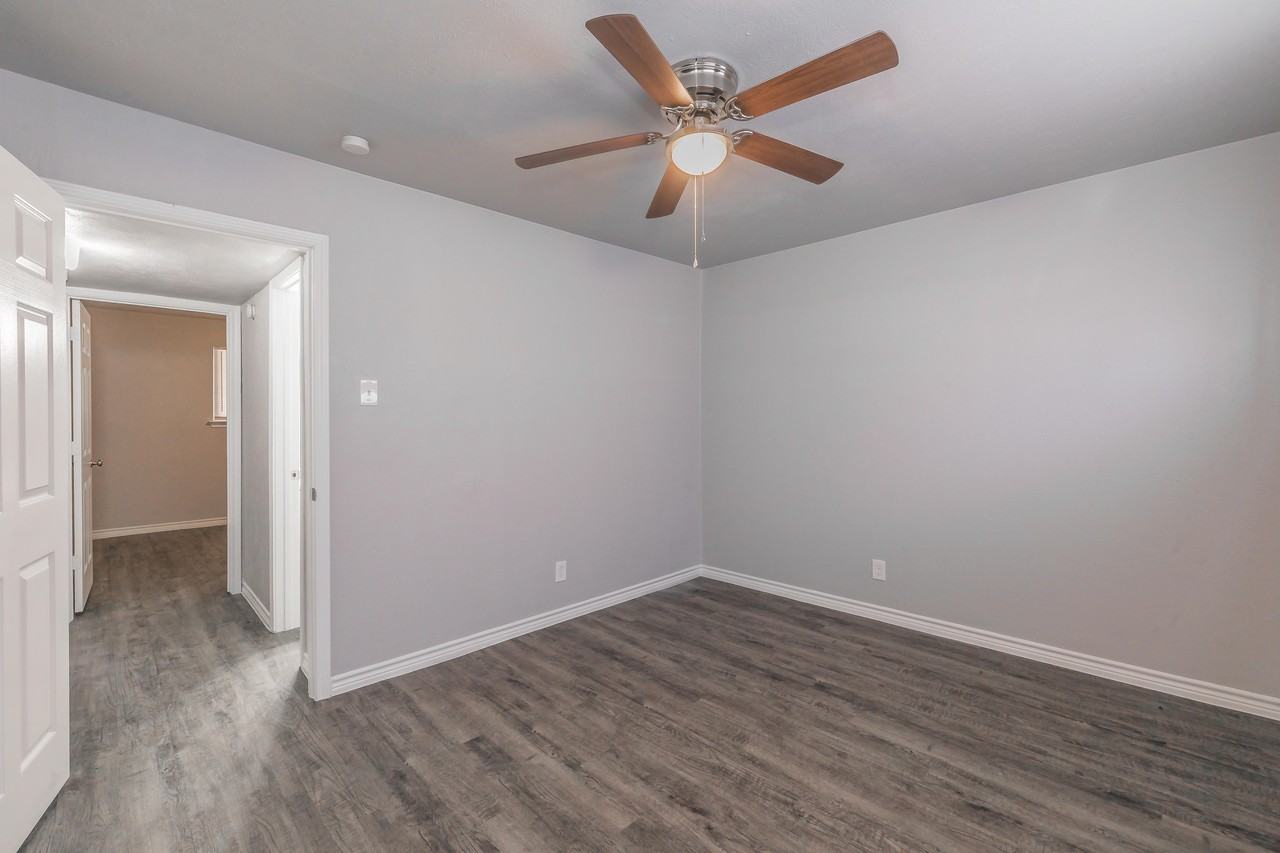 107 W Groves St #5 - Photo 4 of 4