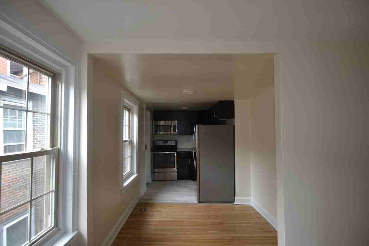 1510 Pine St #3R - Photo 2 of 7