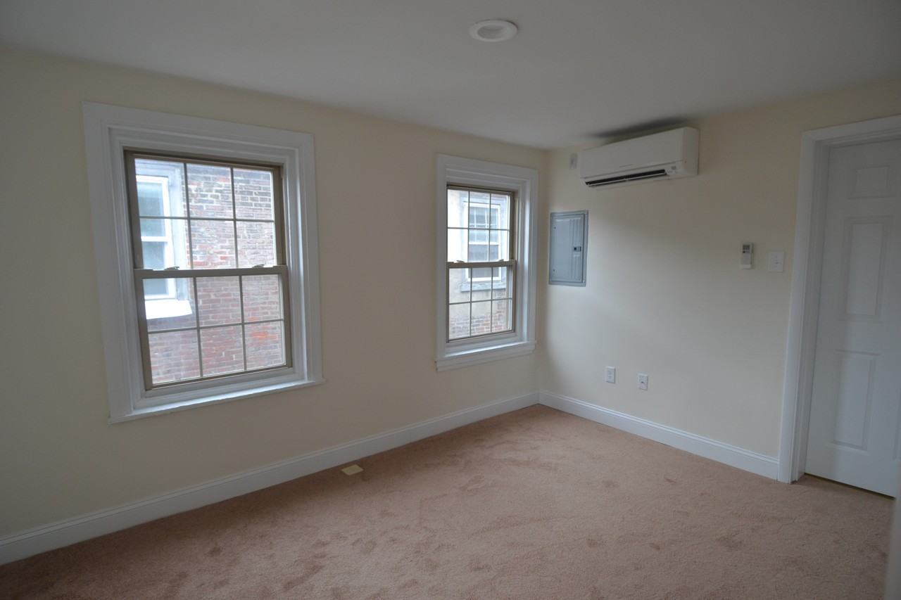 1510 Pine St #3R - Photo 6 of 7