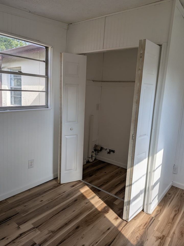 1902 Park Manor Dr #NA - Photo 2 of 4