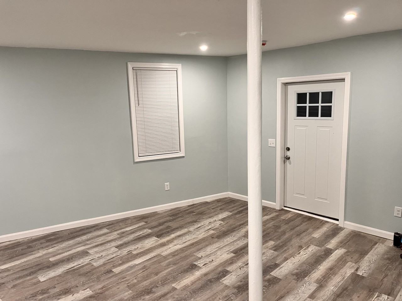 537 Bay St #1LEFT - Photo 3 of 10