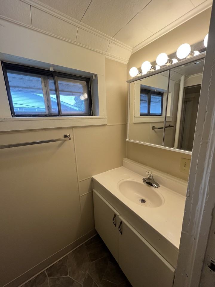 308 1/2 Park Ave #308-1-2 - Photo 7 of 11