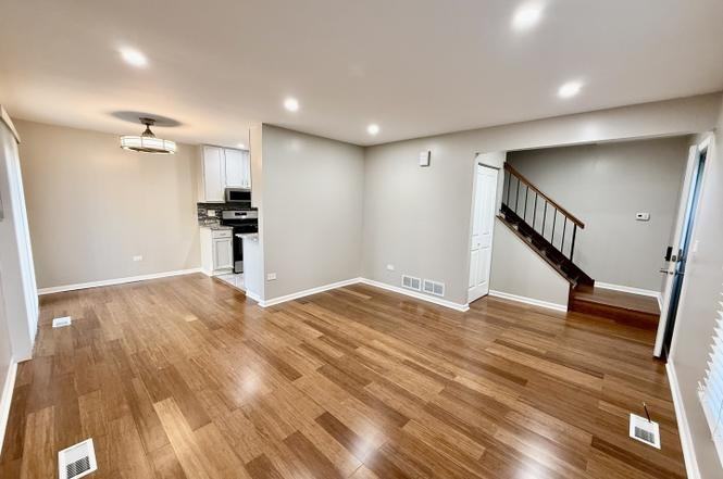 1045 Hampton Hbr #1045 - Photo 2 of 18