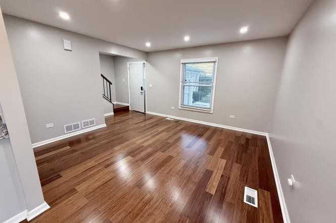 1045 Hampton Hbr #1045 - Photo 5 of 18