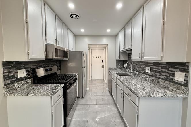 1045 Hampton Hbr #1045 - Photo 6 of 18