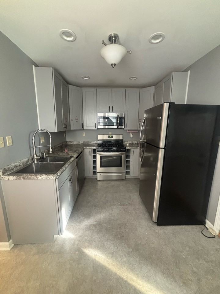 1023 N Court St #1 - Photo 2 of 8