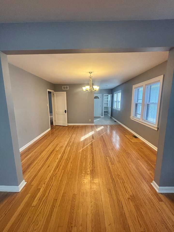 1023 N Court St #1 - Photo 5 of 8