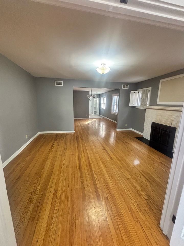 1023 N Court St #1 - Photo 6 of 8