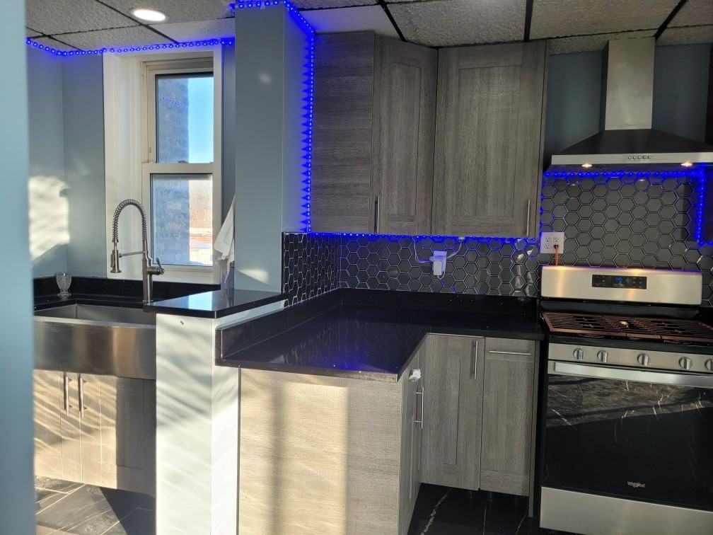 2717 W Peterson Ave #2 - Photo 4 of 8