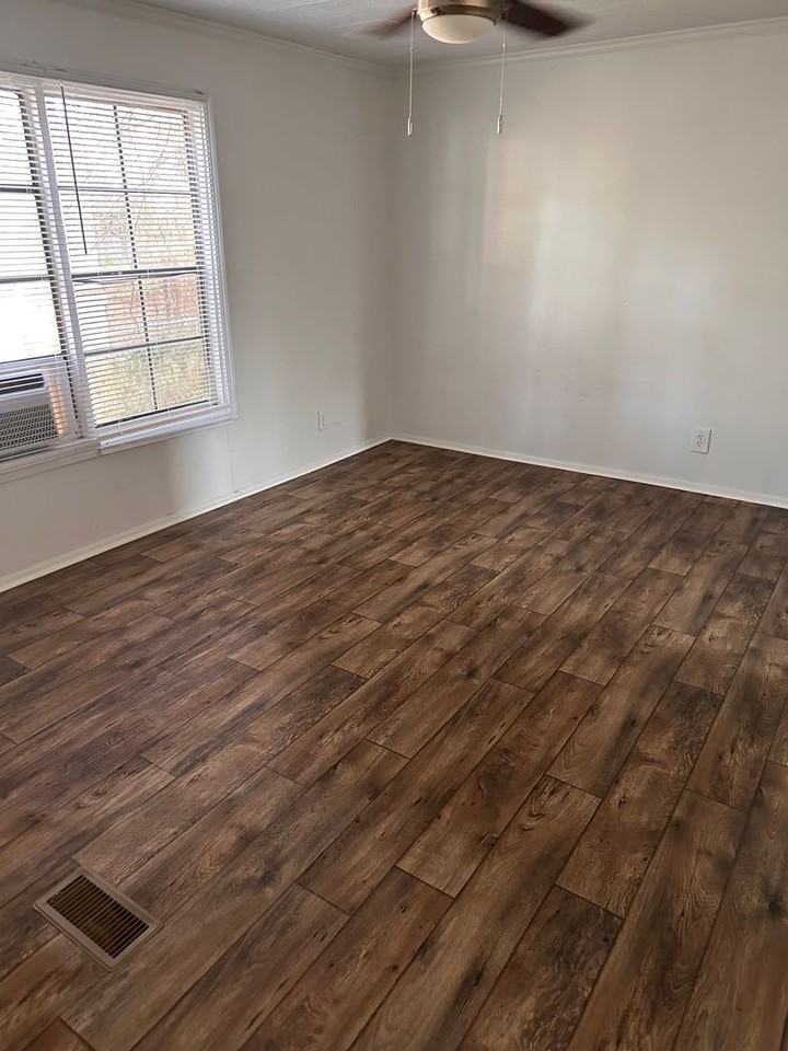 932 Linden Ave - Photo 5 of 11