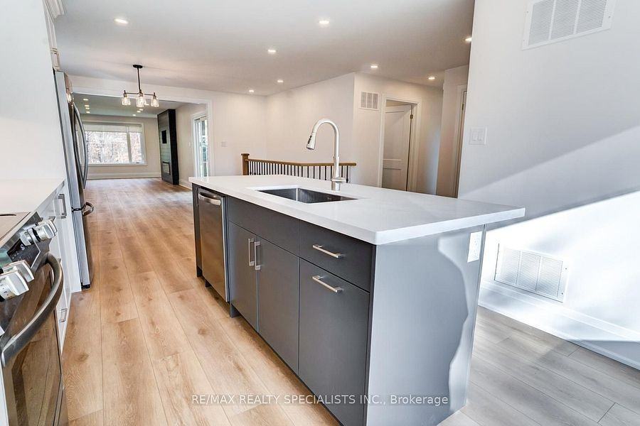 76 North Park Drive - Photo 4 of 23